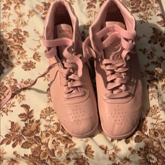 Woman’s Pink Reebok Sneakers - Picture 1 of 3